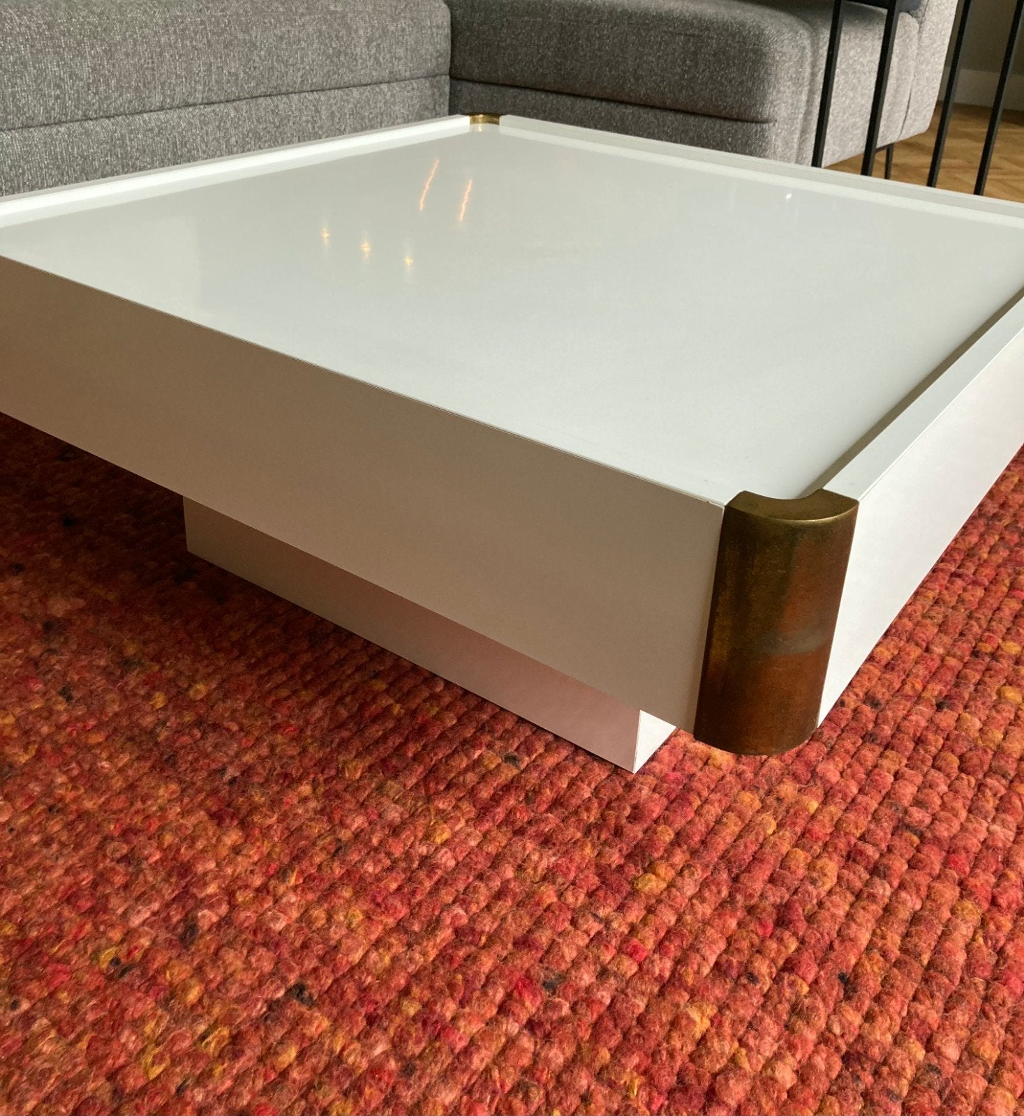 Witte salontafel met messing details, 80x80x33cm, Huis en Inrichting, Ophalen, Gebruikt, 50 tot 100 cm, Vierkant