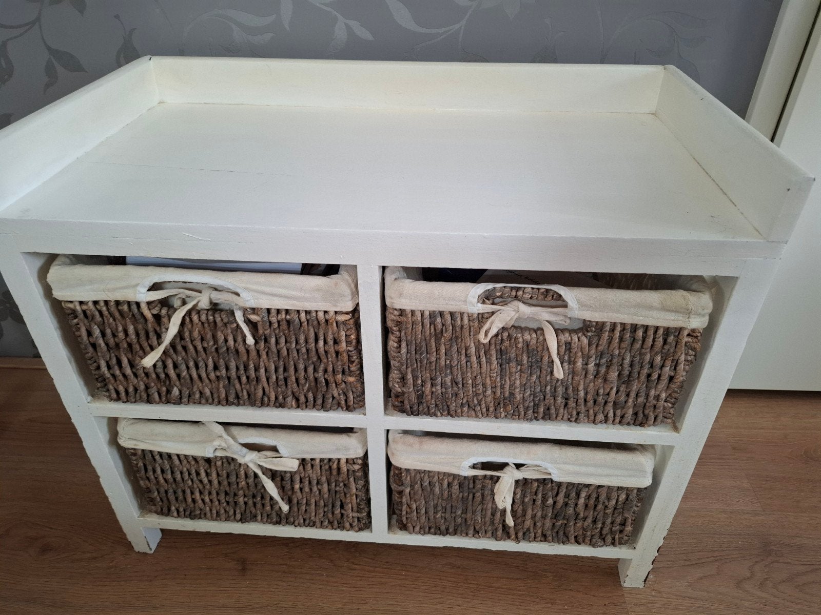 Commode met rieten manden - heeft een likje verf nodig, Ophalen of Verzenden, Gebruikt
