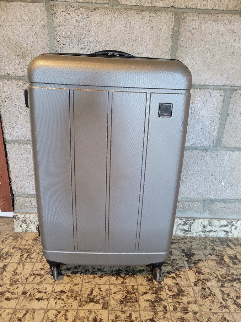 Titan reiskoffer - Hard kunststof - Grijs - Met wieltjes, Hard kunststof, 45 tot 55 cm, Zo goed als nieuw, 70 cm of meer
