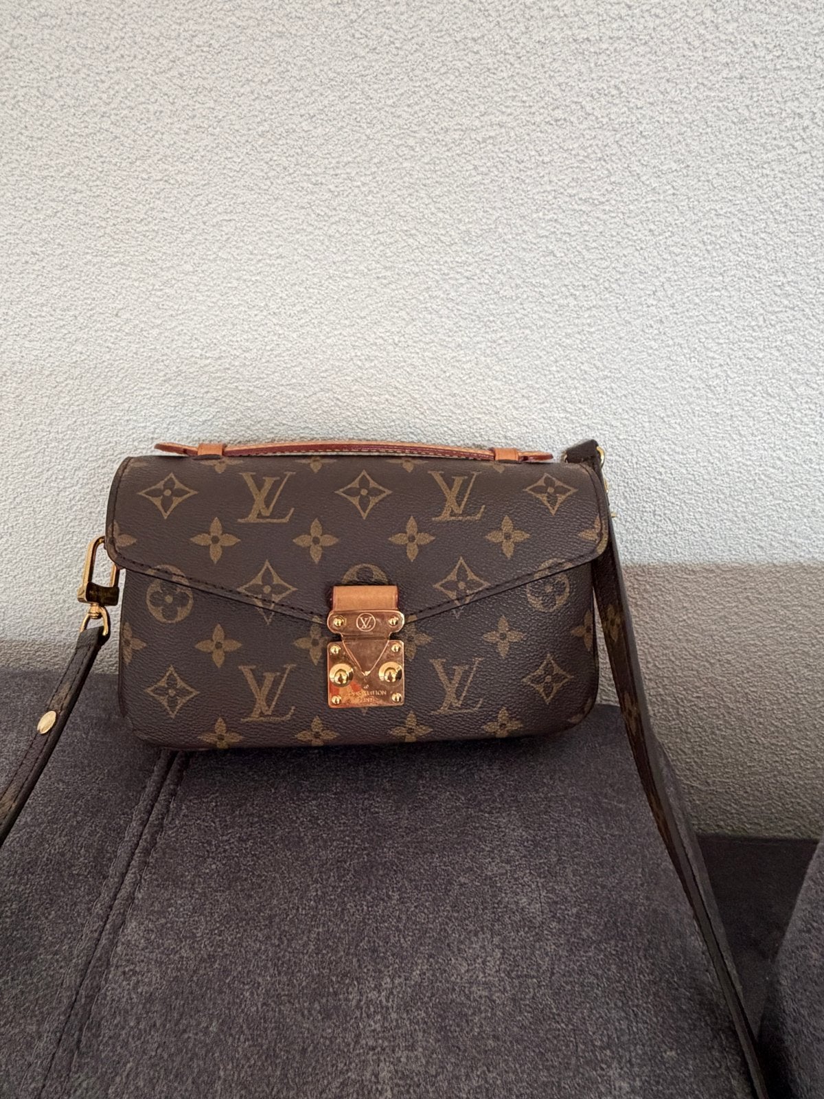 Louis Vuitton Pochette Metis Monogram, Ophalen of Verzenden, Zo goed als nieuw, Bruin, Schoudertasje