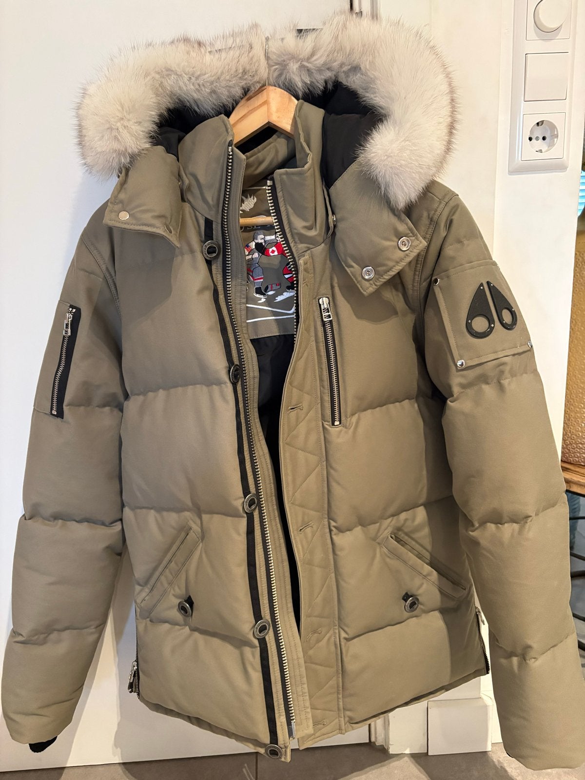 Moose Knuckles donsjas met bontkraag - Zo goed als nieuw, Kleding | Heren, Ophalen of Verzenden, Zo goed als nieuw, Beige