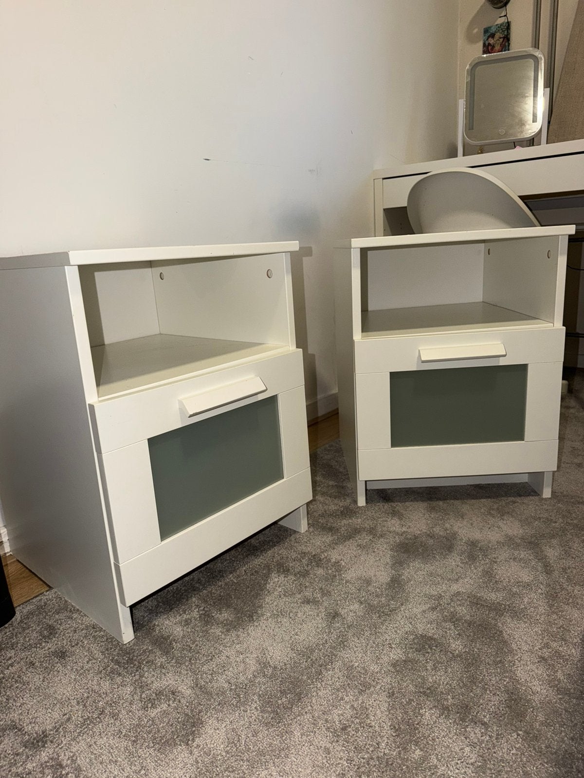 Witte Nachtkastjes van IKEA, Huis en Inrichting, Slaapkamer | Nachtkastjes, Ophalen, Minder dan 45 cm, 55 tot 70 cm, Zo goed als nieuw