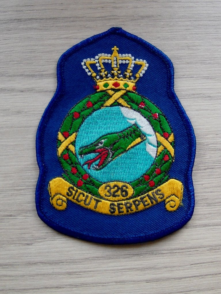 Kroon patch RNLAF 326 Squadron, Verzamelen, Militaria | Algemeen, Verzenden, Luchtmacht, Nederland, Embleem of Badge