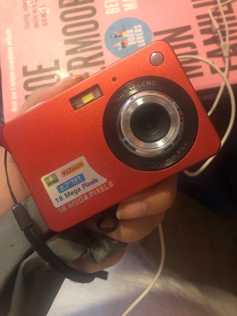 Digitale camera rood, Ophalen of Verzenden, Zo goed als nieuw, Overige Merken, 8 keer of meer