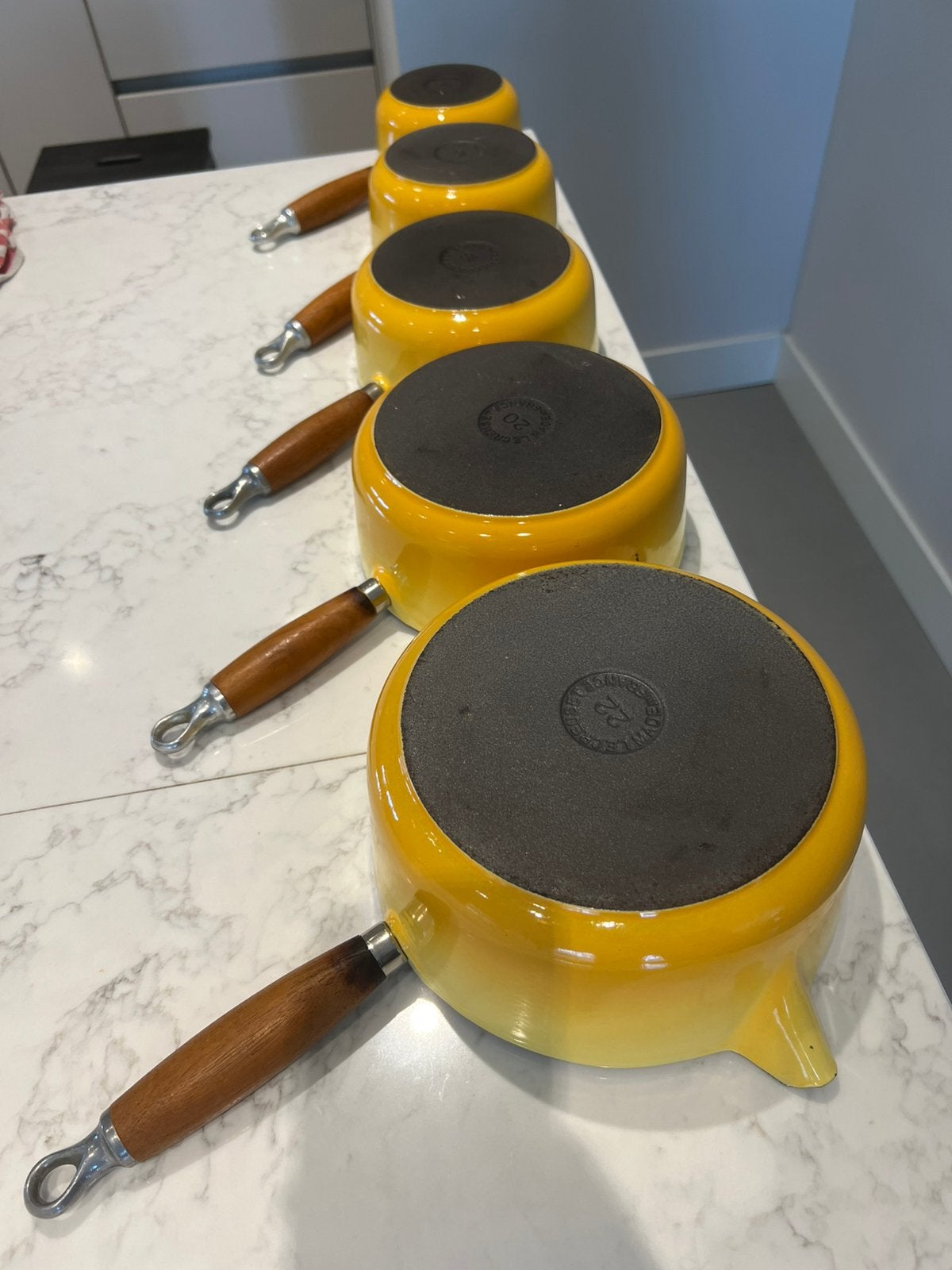 Set van 5 Le Creuset steelpannen Ombre Jaune 14 t/m 22, Huis en Inrichting, Keuken | Potten en Pannen, Gebruikt, Gietijzer, Ophalen of Verzenden