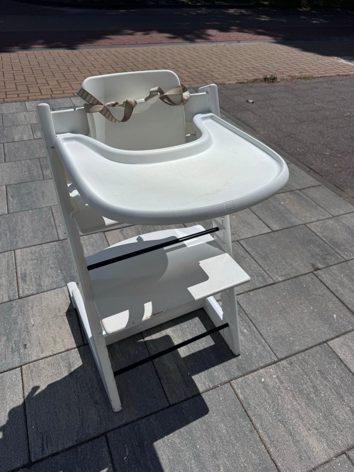 Stokke Tripp Trapp kinderstoel wit met babyset en tuigje, Kinderen en Baby's, Kinderstoelen, Ophalen, Gebruikt, Meegroeistoel