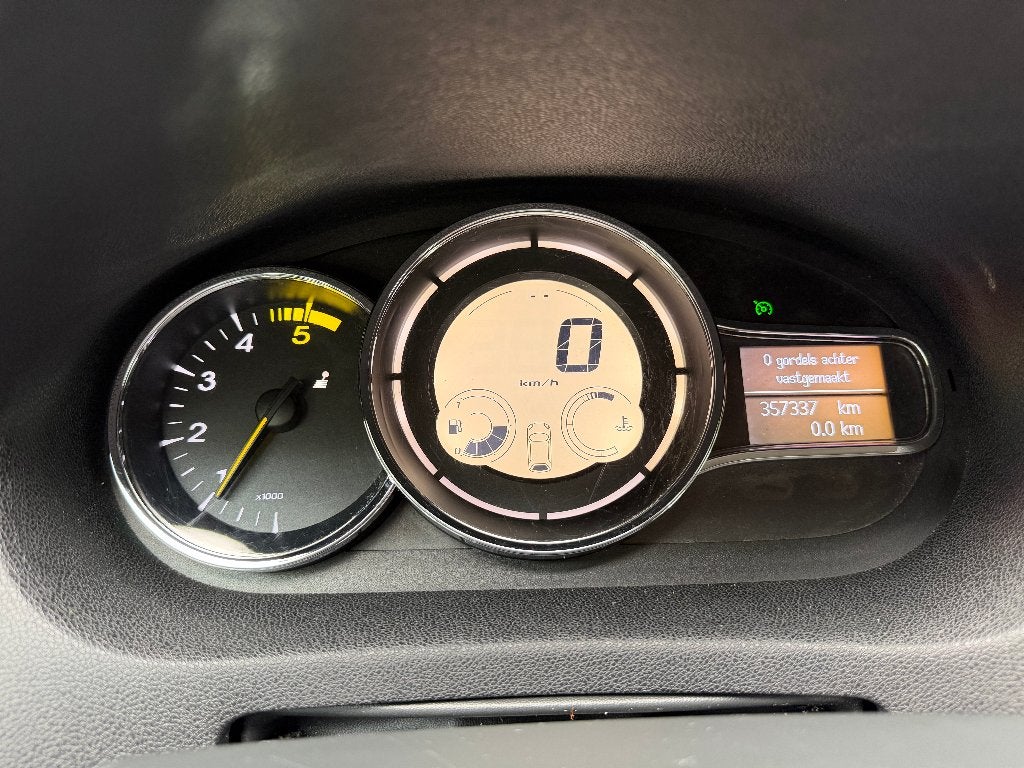 Foto 16 van Renault Mégane 1.5 DCI 81KW Estate 2012 met winterbanden