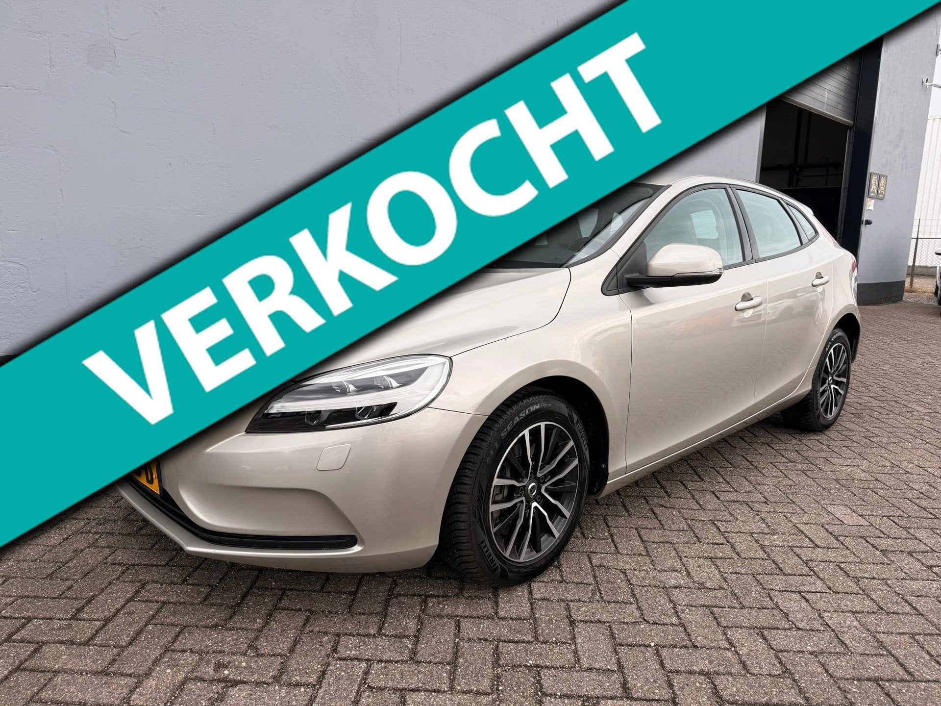 Volvo V40 1.5 T2 Nordic+ - Dealer Onderhouden, Auto's, Volvo, Euro 6, 4 cilinders, Leder en Stof, 122 pk