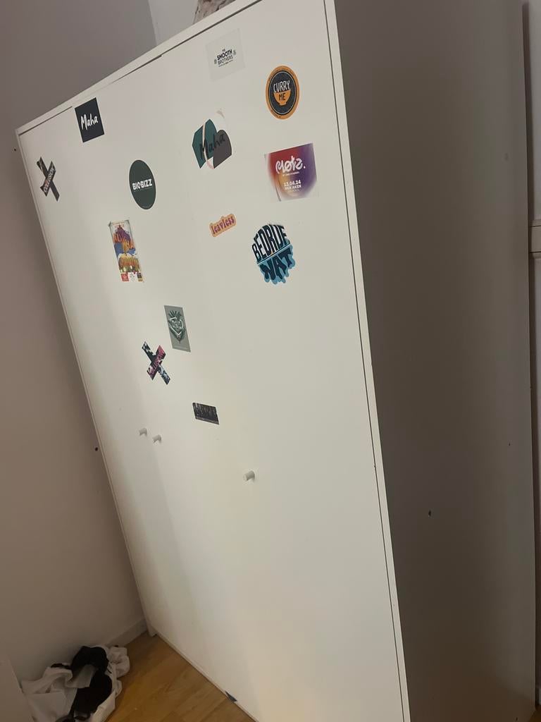 Witte IKEA kast met deuren, Huis en Inrichting, Kasten | Kledingkasten, Gebruikt, 100 tot 150 cm, Ophalen of Verzenden, 150 tot 200 cm