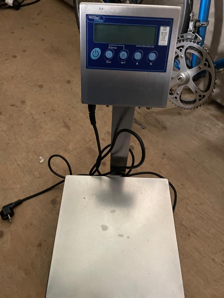 HM PUE-C31 Vloerweegschaal - Max 6kg, Doe-het-zelf en Verbouw, Weegschalen, Ophalen, Gebruikt, Vloerweegschaal, Minder dan 50 kg