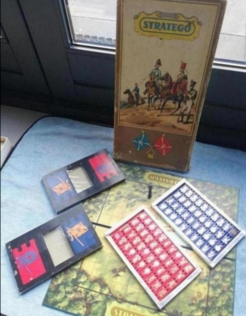 Stratego, bordspel met houten speelstukken, Een of twee spelers, Ophalen of Verzenden, Gebruikt