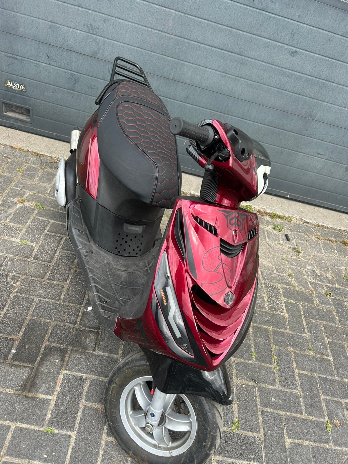 Zip 70cc zonder kenteken, Ophalen, Zo goed als nieuw