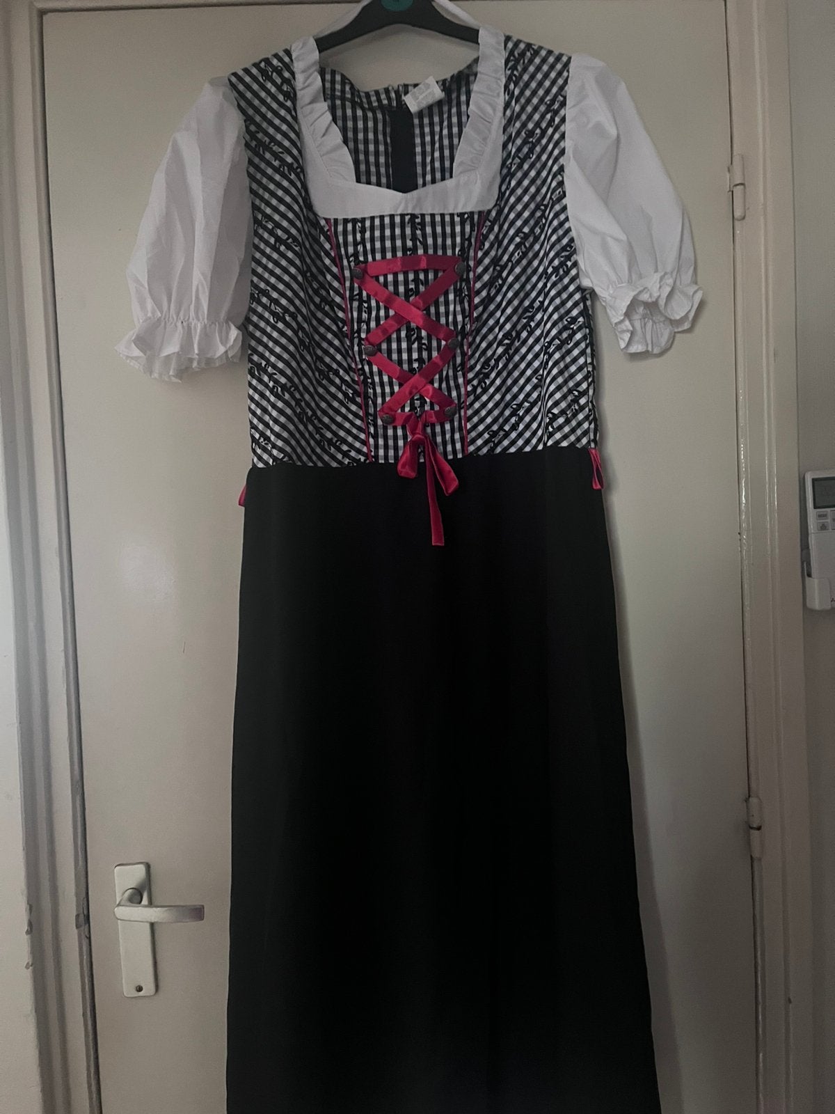 Dirndle jurk met schort maat 50, Ophalen, Zo goed als nieuw, Maat 46/48 (XL) of groter, Carnaval