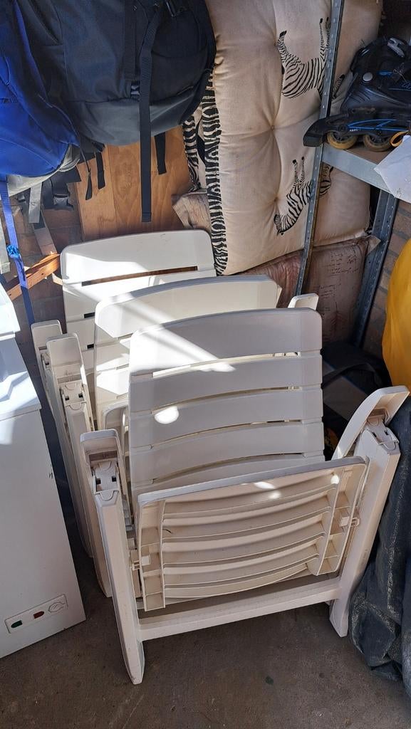 3 witte plastic tuinstoelen, Tuin en Terras, Tuinstoelen, Ophalen of Verzenden, Gebruikt, Plastic