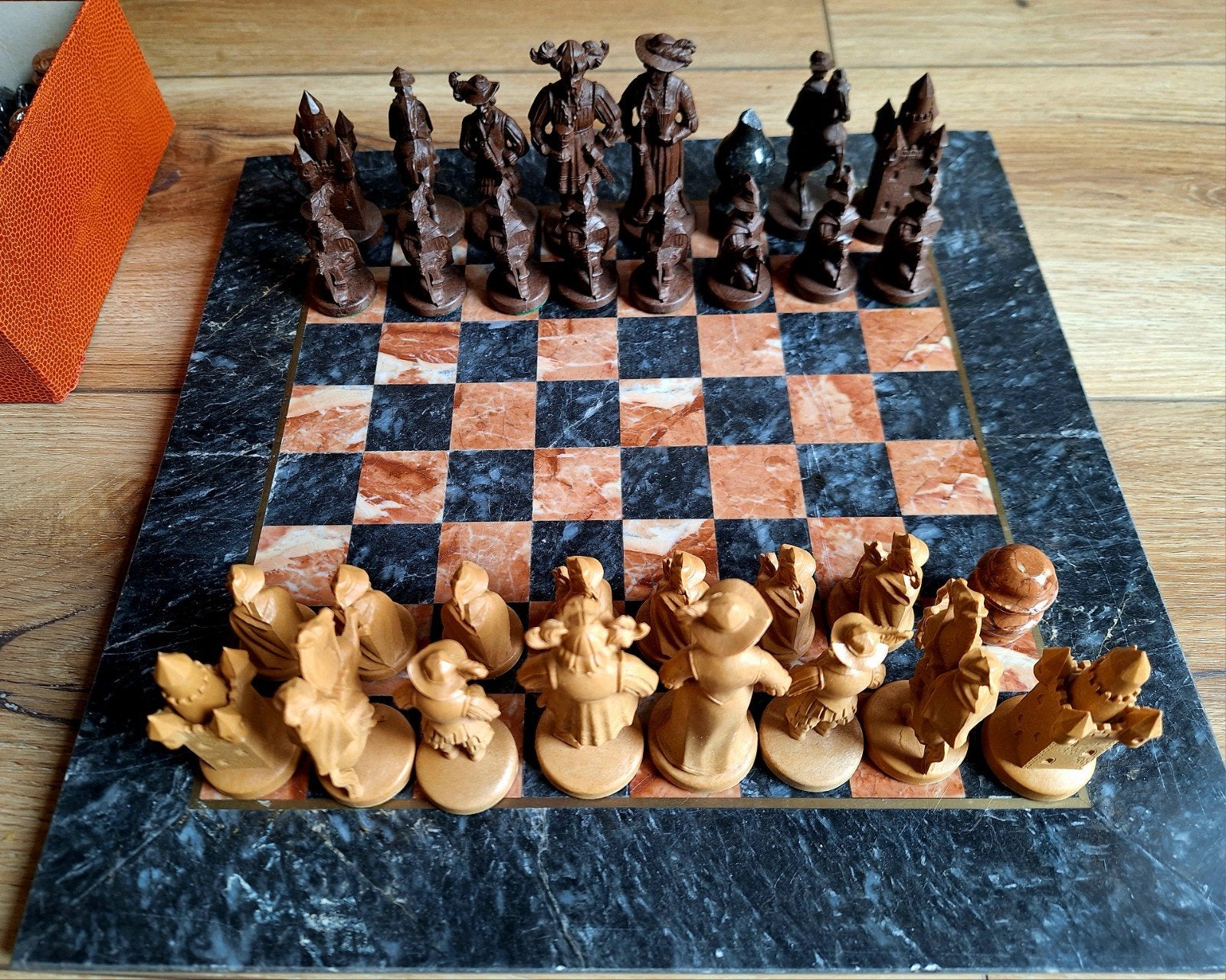 Marmer bord met schaakbord stukken., Ophalen of Verzenden, Gietijzer
