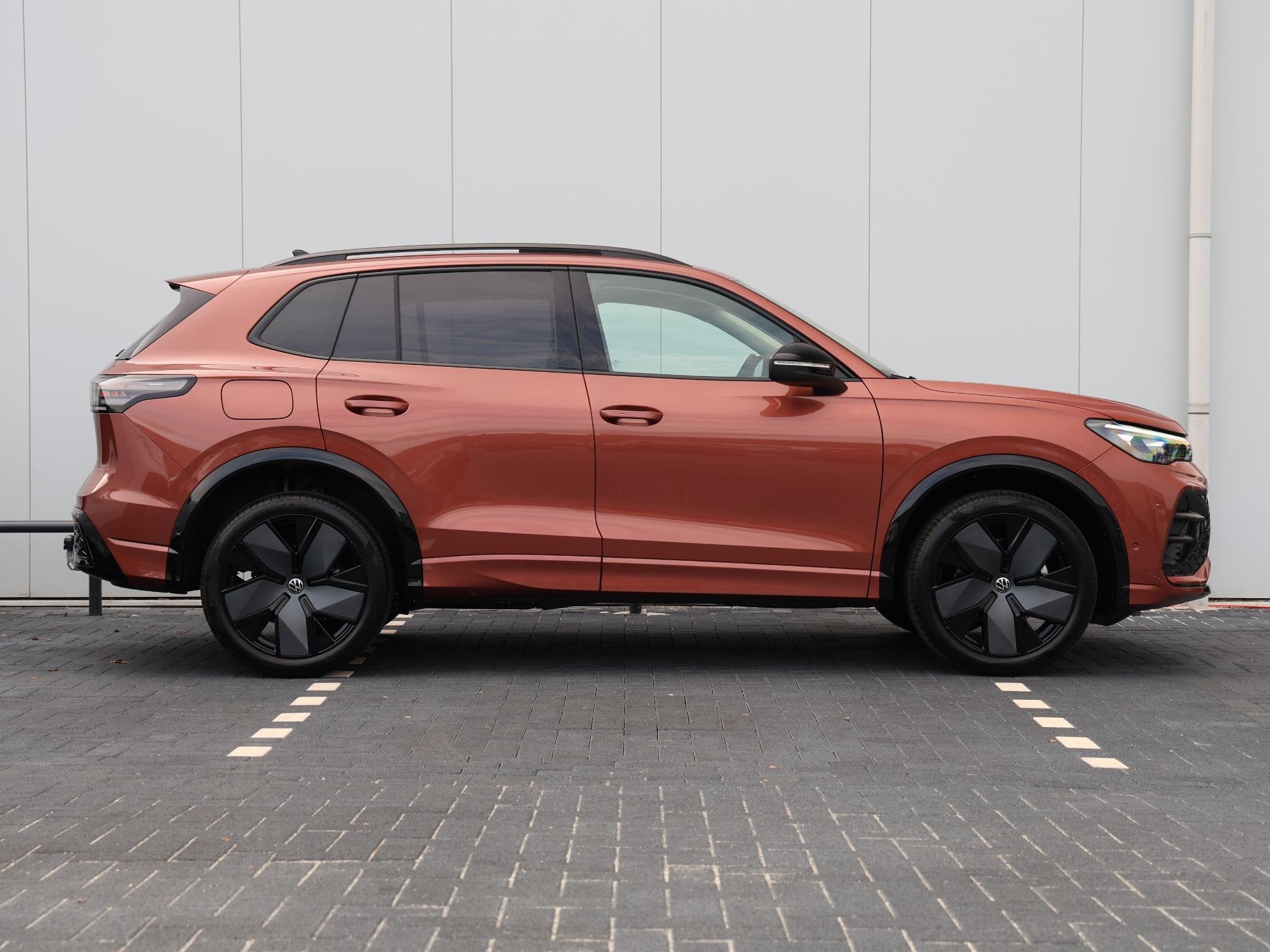 Volkswagen Tiguan Edition 20 1.5 eHybrid 204 PK | R-Line ext, Auto's, 1498 cc, Verwarmde buitenspiegels, 150 min, Plug-in hybride
