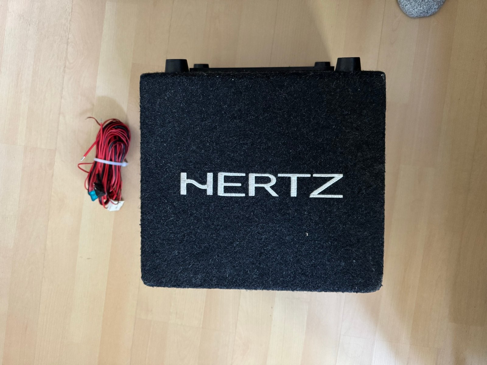 Hertz DBA 200.3 actieve subwoofer, kabel, zekeringhouder, Ophalen, Gebruikt