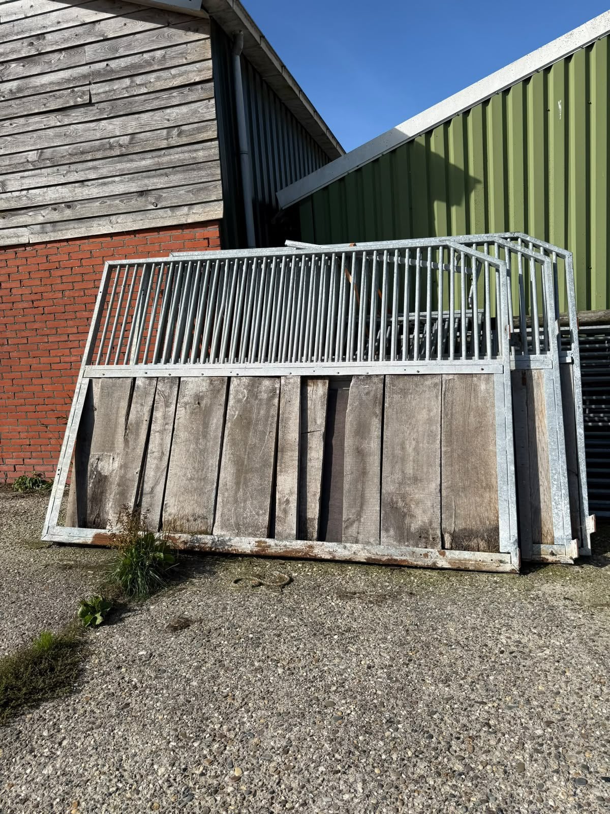 Aantal wanden., Stalling, 4 paarden of pony's of meer
