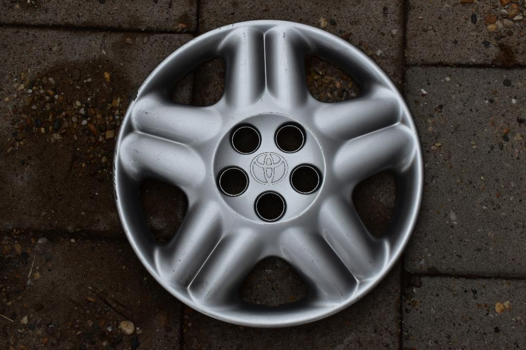 1 losse originele wieldop Toyota Avensis 15 inch, Ophalen of Verzenden, Gebruikt