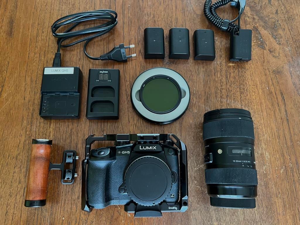 Panasonic LUMIX GH5 + Sigma 18-35mm f1.8 + accesoires pakket, Audio, Tv en Foto, Fotocamera's Digitaal, Ophalen of Verzenden, Zo goed als nieuw