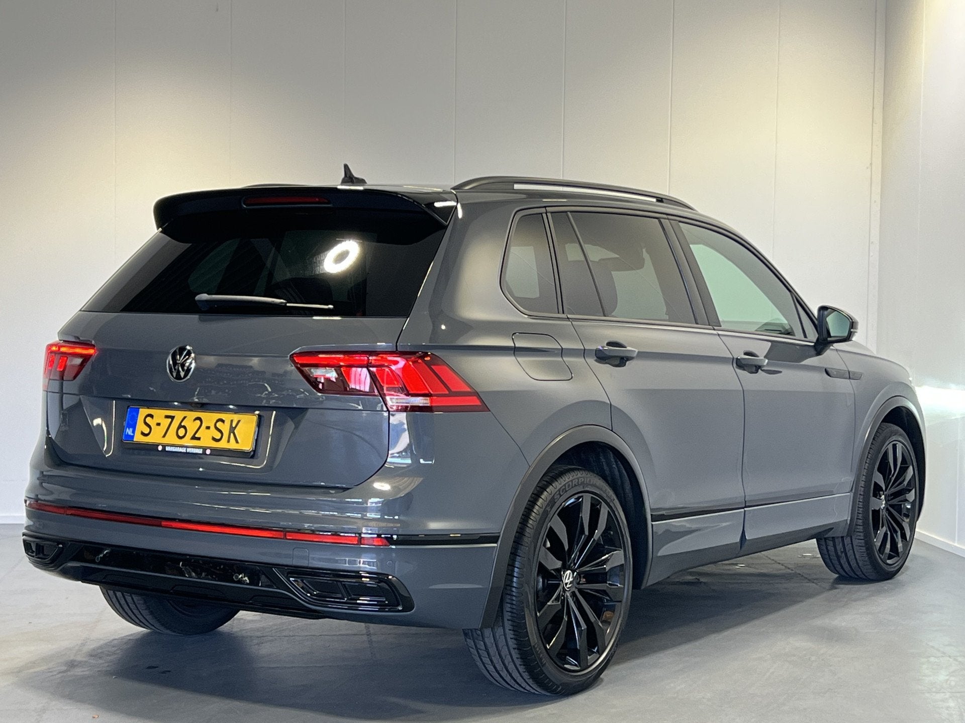 Volkswagen Tiguan 1.5 TSI R-Line Business+ | Navigatie/Andro, Auto's, 4 cilinders, SUV of Terreinwagen, 750 kg, Adaptive Cruise Control