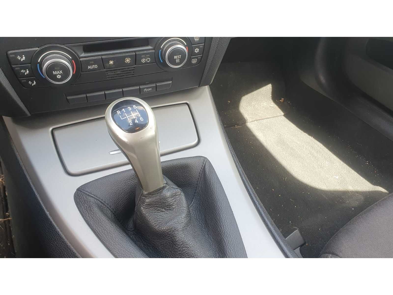 BMW 318i Touring, KL-785-R, Auto's, Achterwielaandrijving, Zwart, Handgeschakeld, 1405 kg
