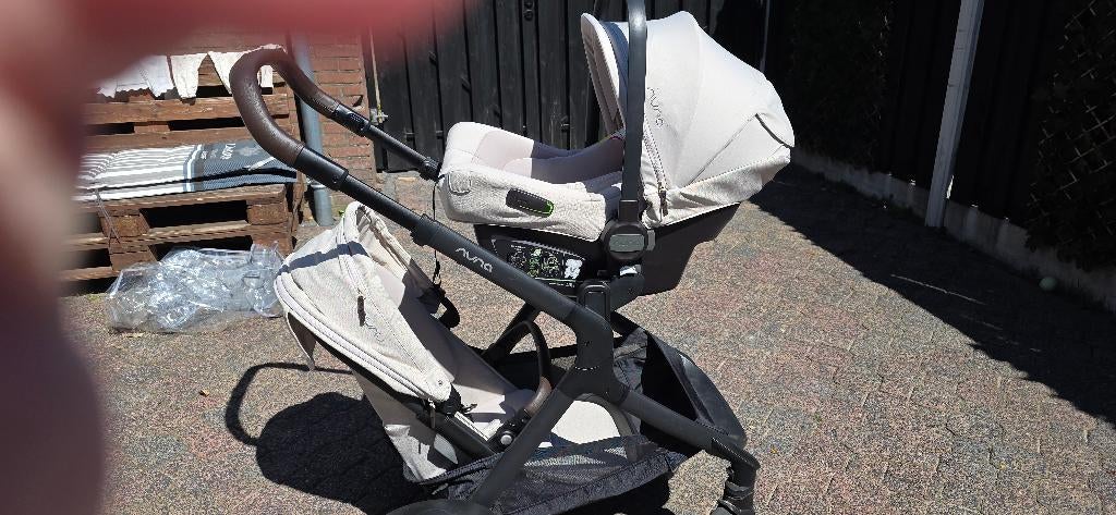 Nuna Demi Next Complete set, Kinderen en Baby's, Kinderwagens en Combinaties, Zo goed als nieuw, Combiwagen, Verstelbare duwstang