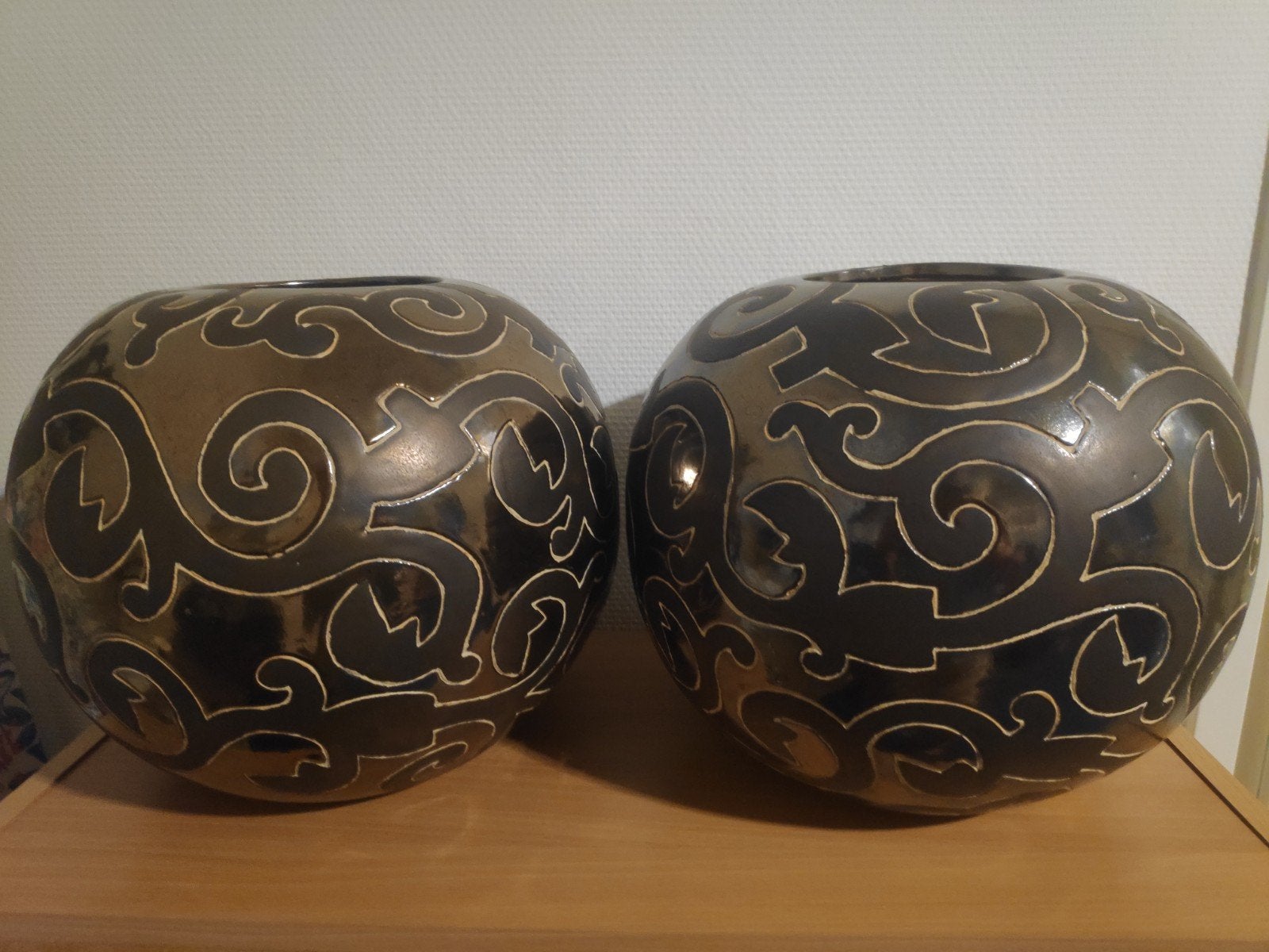 2 Decoratieve vazen Todo Mundo Holland, 28cm hg, 32cm diam., Ophalen