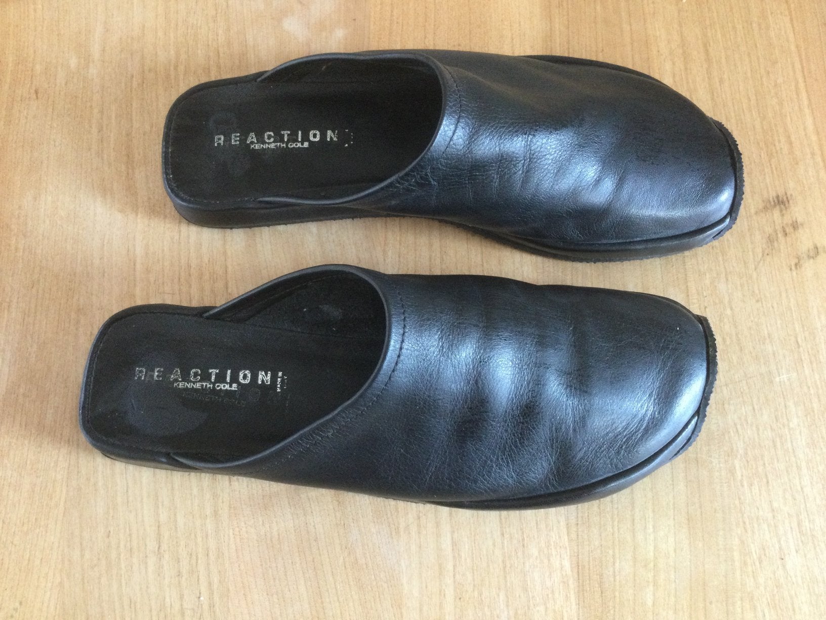 Kennet Cole - zwarte leren slippers - muilen - maat 39 1/2, Ophalen of Verzenden, Zo goed als nieuw