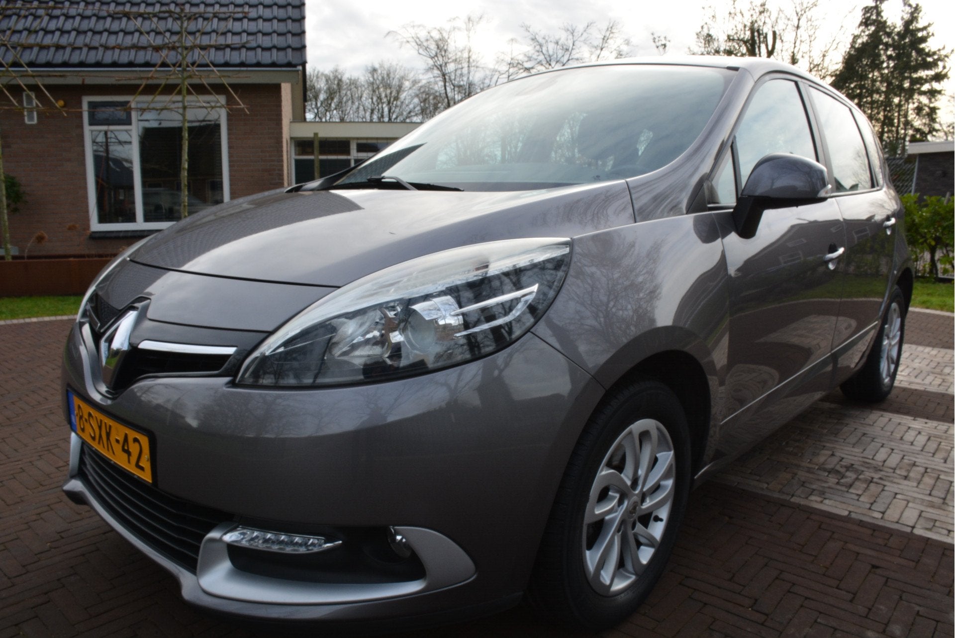 Renault Scénic 1.2 TCe Bose Trekhaak Clima PDC Cruise Contr, Auto's, Renault, Voorwielaandrijving, Euro 5, Stof, Gebruikt