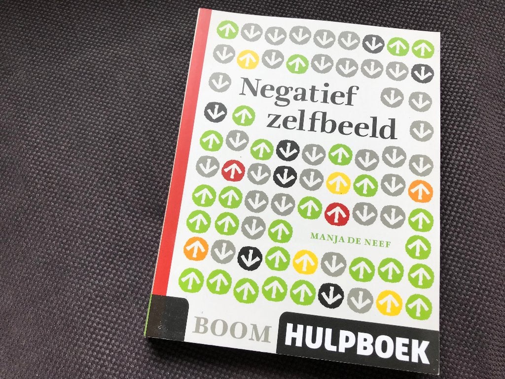 🪞 manja de neef - Negatief zelfbeeld, Ophalen of Verzenden, Zo goed als nieuw