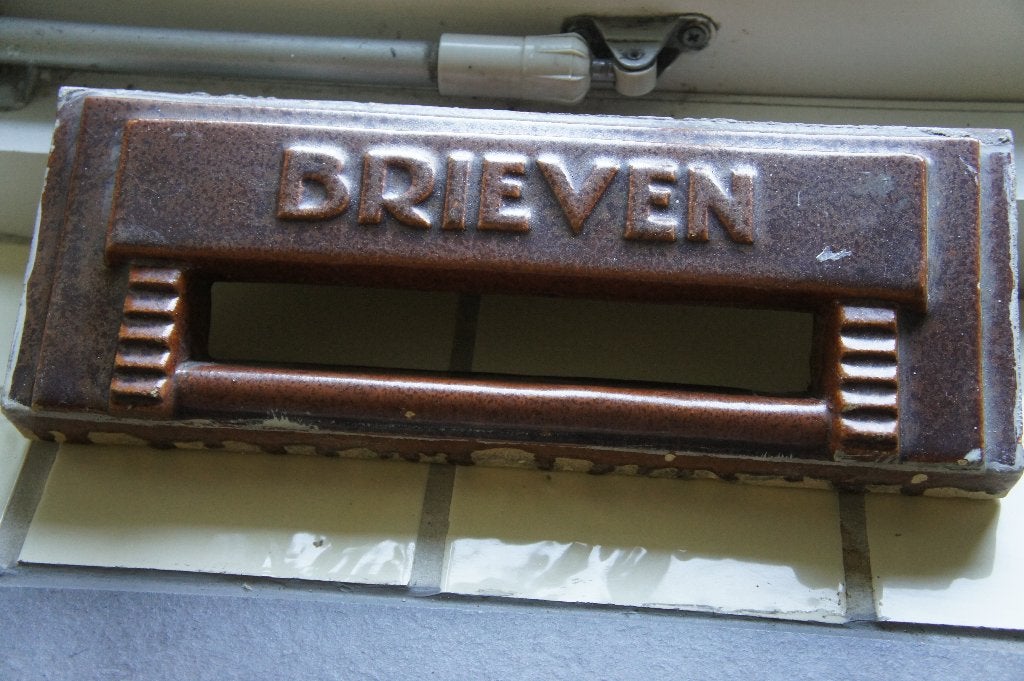 Amsterdamse school brievenbus art deco  brievenbus, Antiek en Kunst, Antiek | Overige Antiek, Ophalen of Verzenden