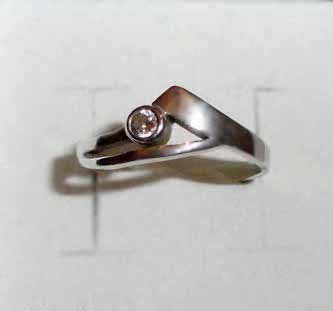 Ring zirkonia zilver driehoek modern, Met strass, 19 tot 20, Nieuw, Ophalen of Verzenden