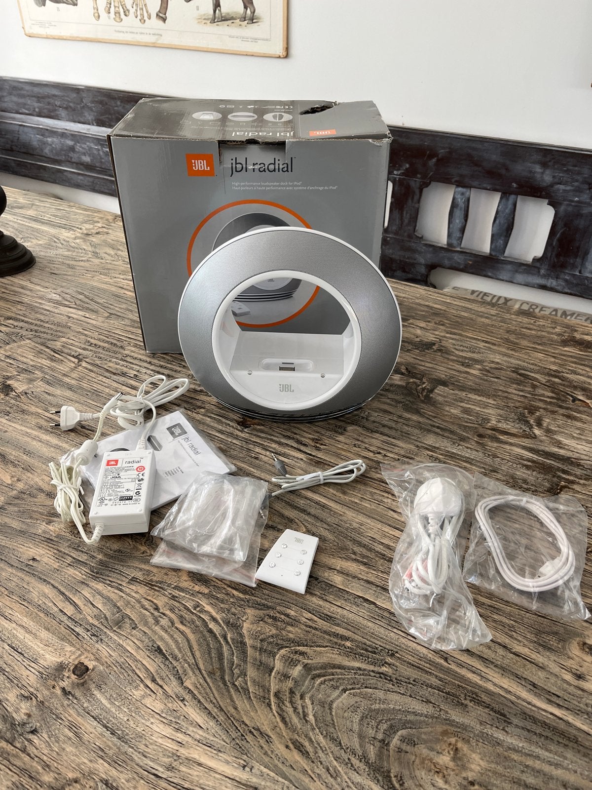 JBL Radial iPod Docking Station - High-Performance, Overige types, Zo goed als nieuw, Zilver, Minder dan 2 GB