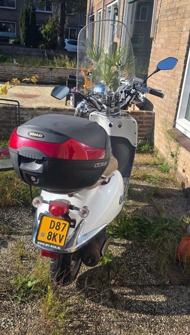 Sym Cello Scooter - Wit, met windscherm en topkoffer, Fietsen en Brommers, Ophalen, Gebruikt, Overige modellen, Maximaal 45 km/u