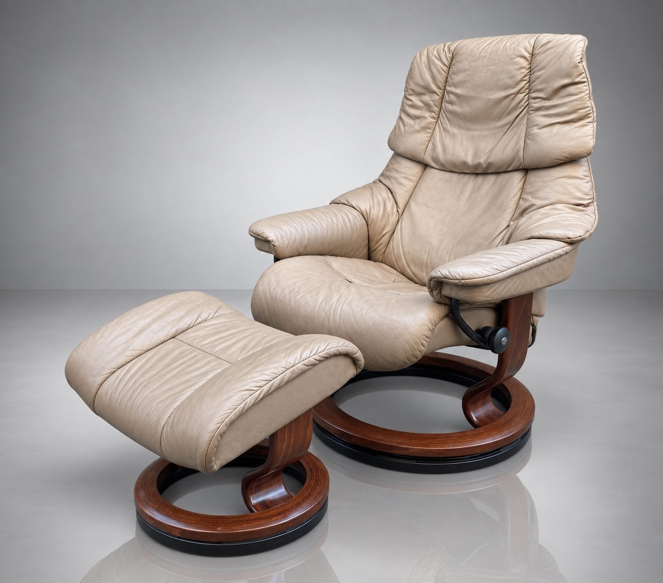 Prachtige Stressless Relaxfauteuil & Hocker, Ophalen of Verzenden, Zo goed als nieuw, 50 tot 75 cm, Leer