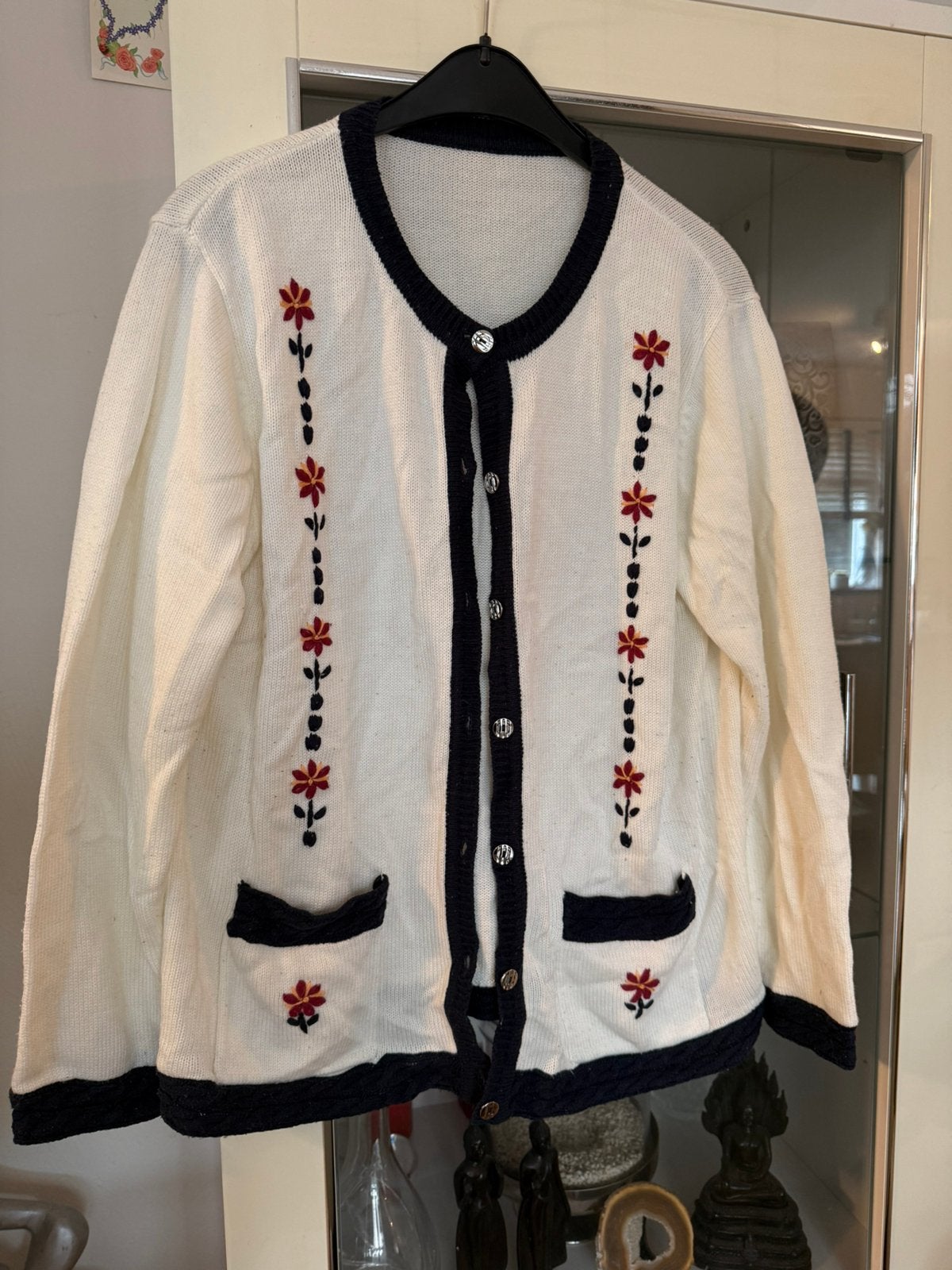 Vintage gebreid vest met bloemenborduursels maat 42, Ophalen of Verzenden, Zo goed als nieuw, Maat 42/44 (L), Wit