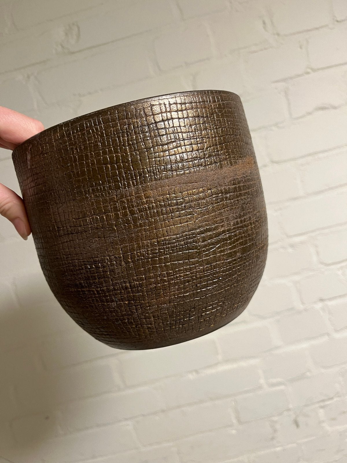 Decoratieve bloempot met textuur - Bruin, Ophalen, Gebruikt, Rond, Binnen