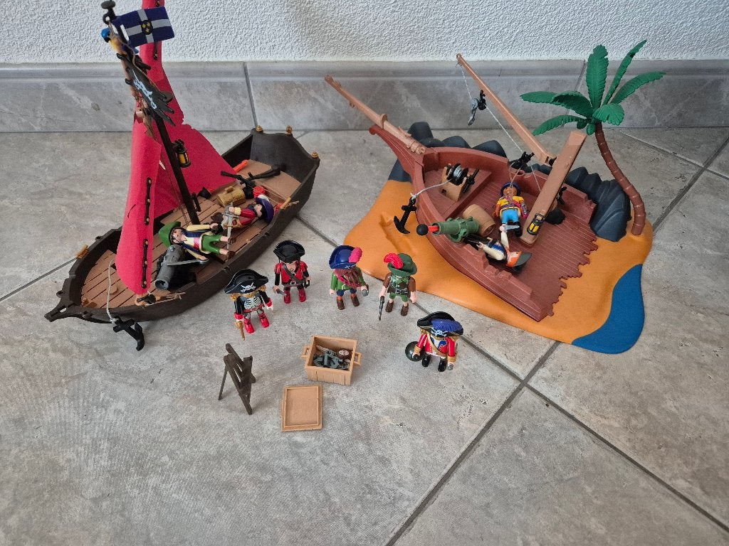 Playmobil piratensets 4444 4136 4293 + extra poppetjes, Pirates, Complete set, Ophalen of Verzenden, Zo goed als nieuw