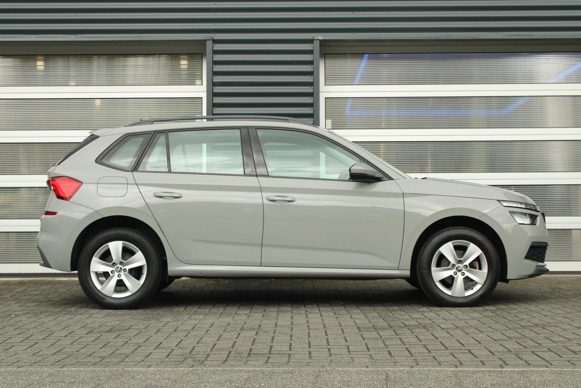 Skoda Kamiq 1.0 TSI 110pk Ambition | Parkeersensoren Achter, Auto's, 12 maanden, Stof, Gebruikt, Euro 6