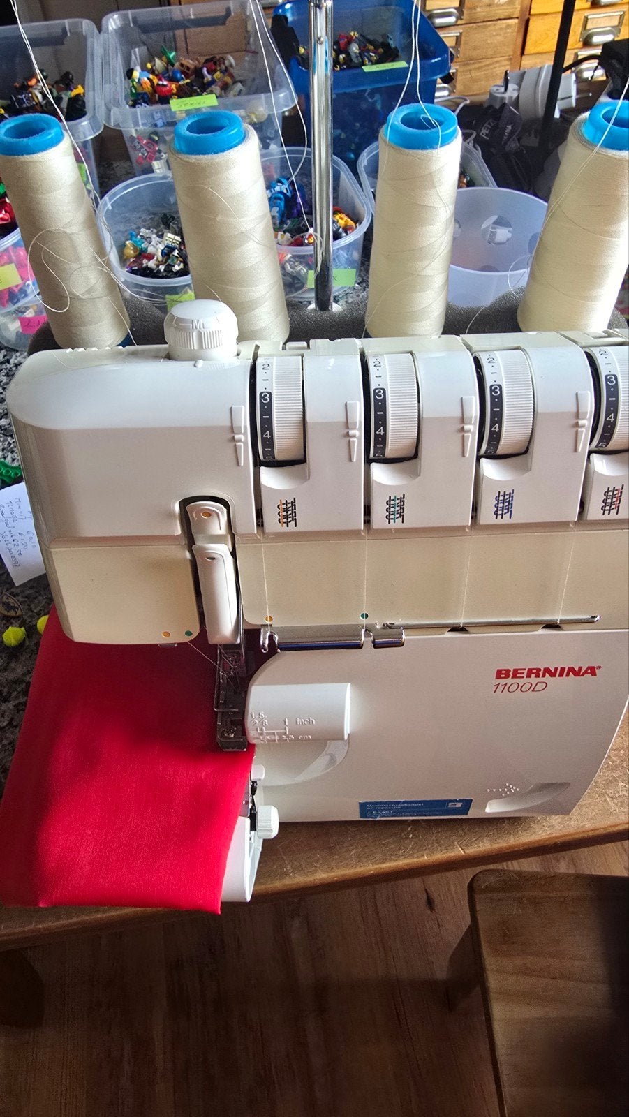 Bernina 1100D overlocker in prima staat., Hobby en Vrije tijd, Ophalen of Verzenden, Gebruikt, Lockmachine, Bernina