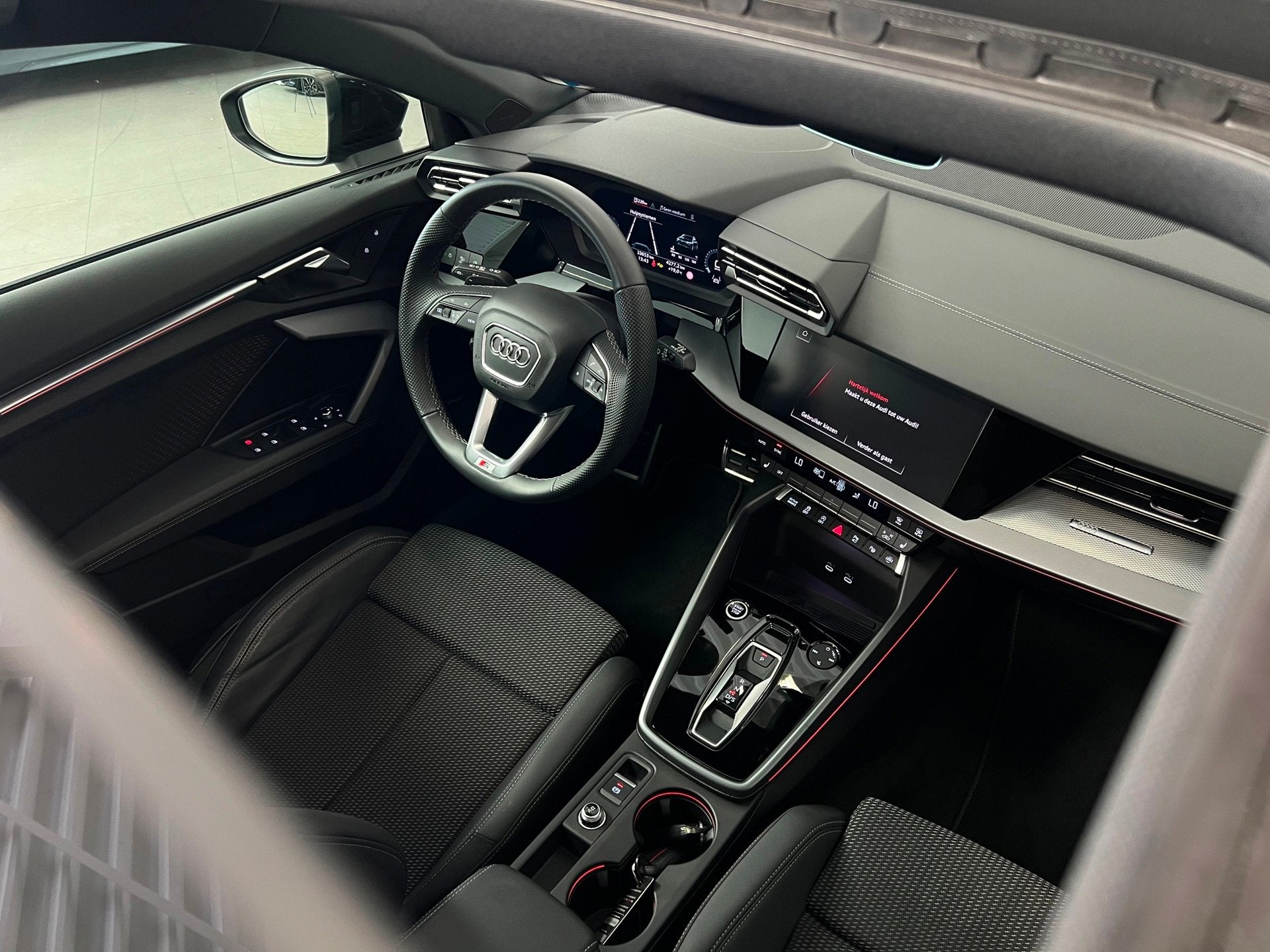 Audi A3 SPORTBACK 35 TFSI 3X S-LINE|FACELIFT|PANO|KEYLESS|CA, Auto's, Dealer onderhouden, 1300 kg, 4 cilinders, Leder en Stof