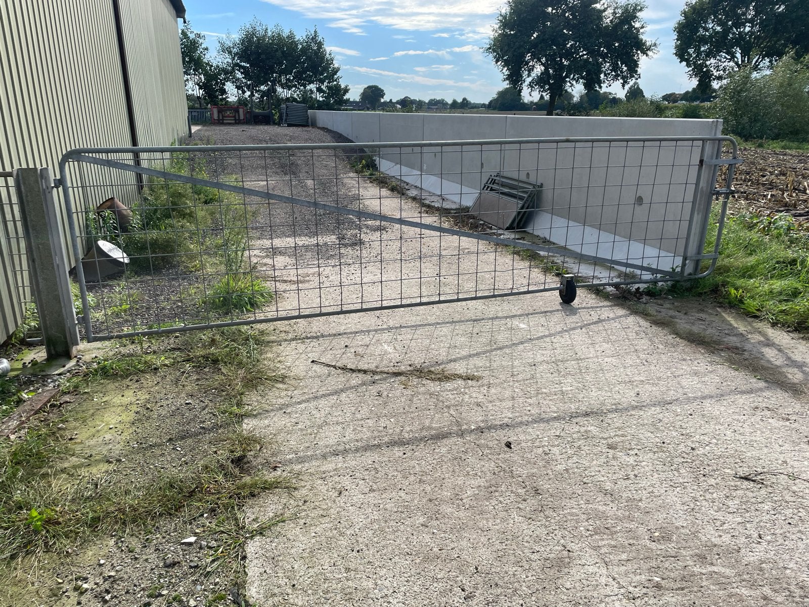 Stevige metalen poort 5 meter breed, 130 cm hoog, Ophalen, Met poort, Gebruikt, Tuinhek