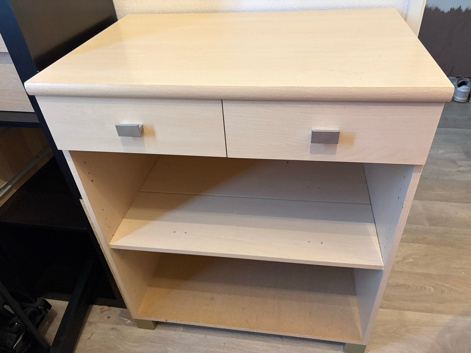 Licht houten kastje met 2 lades en open vakken, Ophalen, Gebruikt