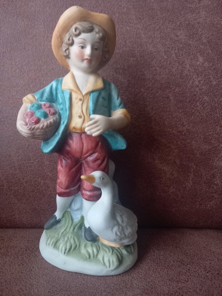 Vintage beeldje van jongen met gans, Ophalen of Verzenden