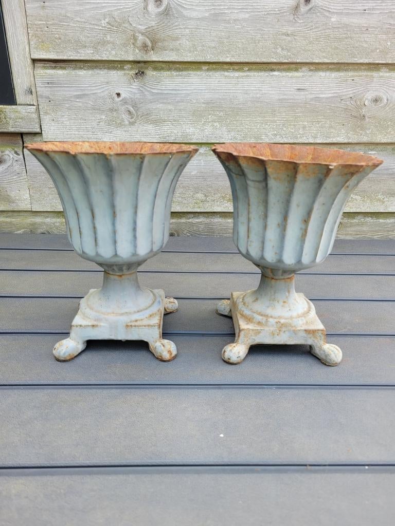 Set van 2 antieke gietijzeren siervazen - 23 cm hoog, Ophalen
