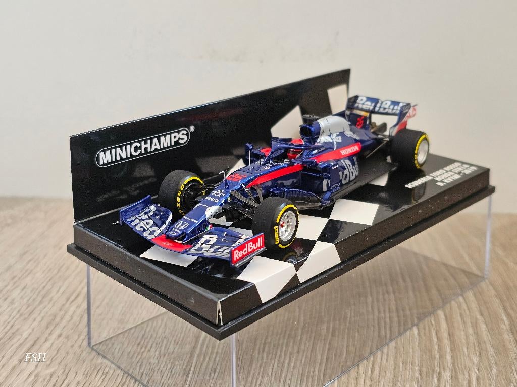 Toro Rosso Honda STR14, D. Kvyat # 26, 2019, Minichamps., Ophalen of Verzenden, Zo goed als nieuw, Auto, MiniChamps