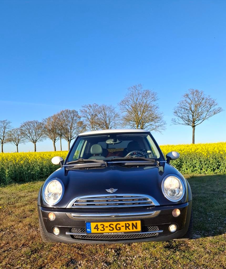 Sportieve, leuke Mini Cooper met nieuwe APK, Auto's, Mini, Voorwielaandrijving, 4 cilinders, Leder en Stof, Zwart