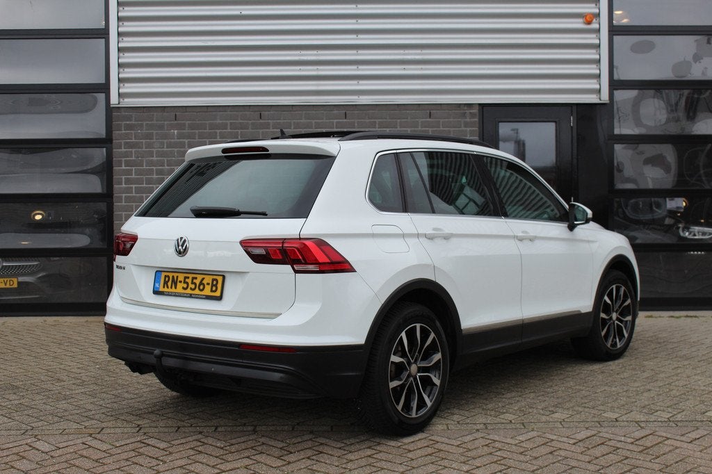 Volkswagen Tiguan 1.4 TSI Comfortline / Panoramadak / Trekha, Auto's, Voorwielaandrijving, Stof, Gebruikt, 4 cilinders