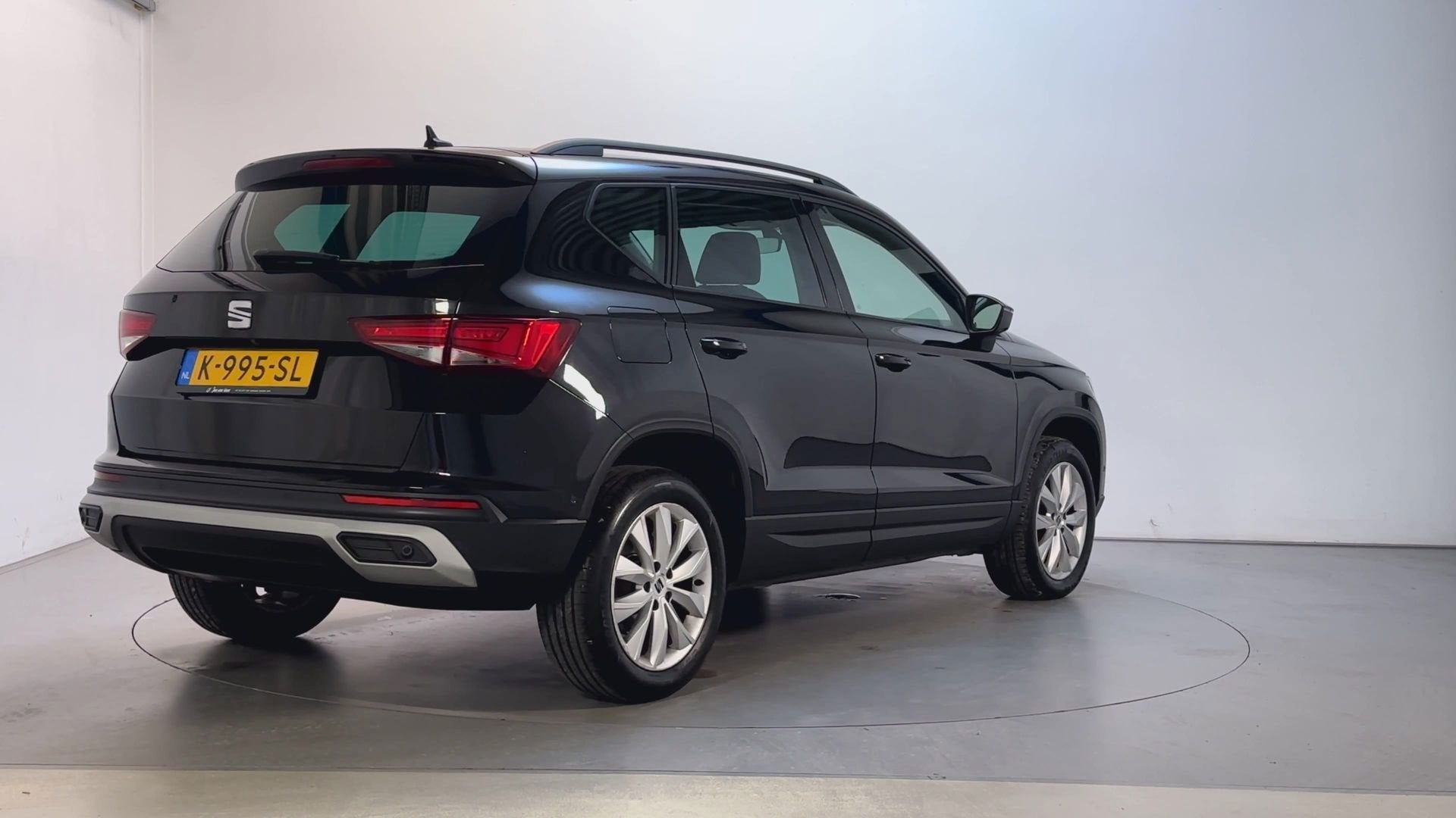 Seat Ateca 1.5 TSI 150pk Style Business Intense Camera Stoel, Auto's, Voorwielaandrijving, Dealer onderhouden, 1300 kg, 4 cilinders